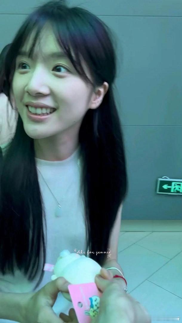张雨潼是不是低配版的卢昱晓啊？ 
