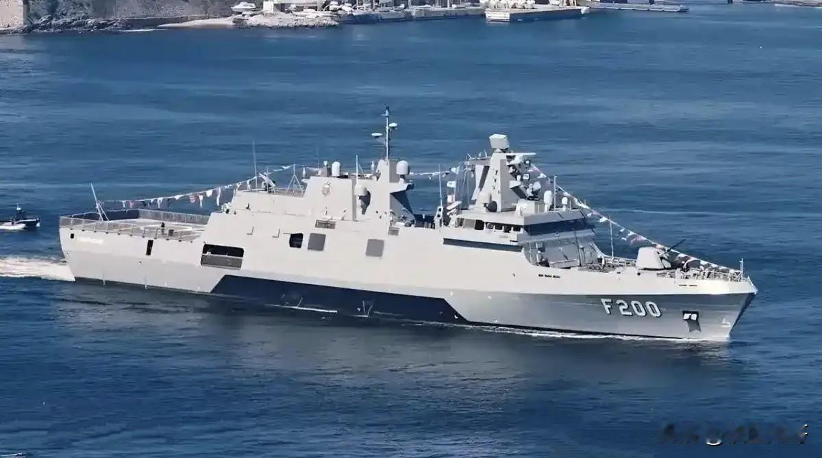 目前，南美洲国家中最强的驱护舰，那一定非巴西海军“塔曼达雷”级护卫舰莫属了。
 
