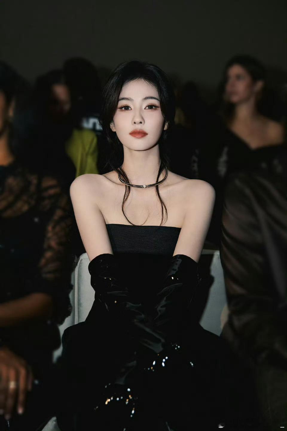 白鹿生图太耐打了，谁懂白鹿的镜头感[期待][期待]白鹿与科比大女儿同框看秀 ​​