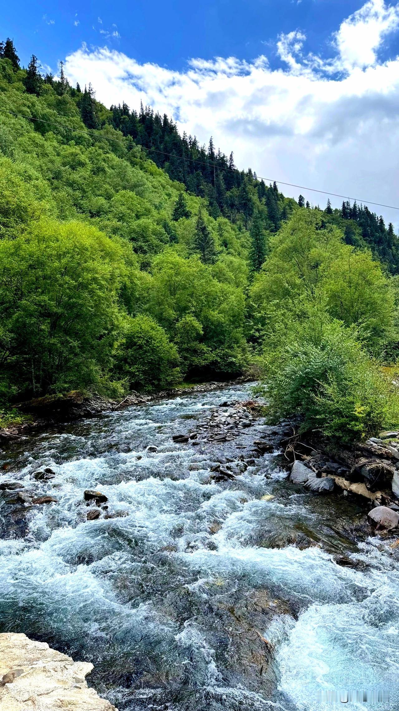 川西马尔康最美第一村，夏日18℃的毛木措
炎炎夏日哪里过？
成都人会告诉你，川西