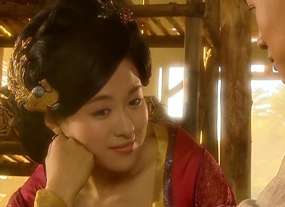 公元654年，滕王李元婴捂着脸冲进王妃屋里，大喊一句：“爱妃，快拦住那个泼妇！”