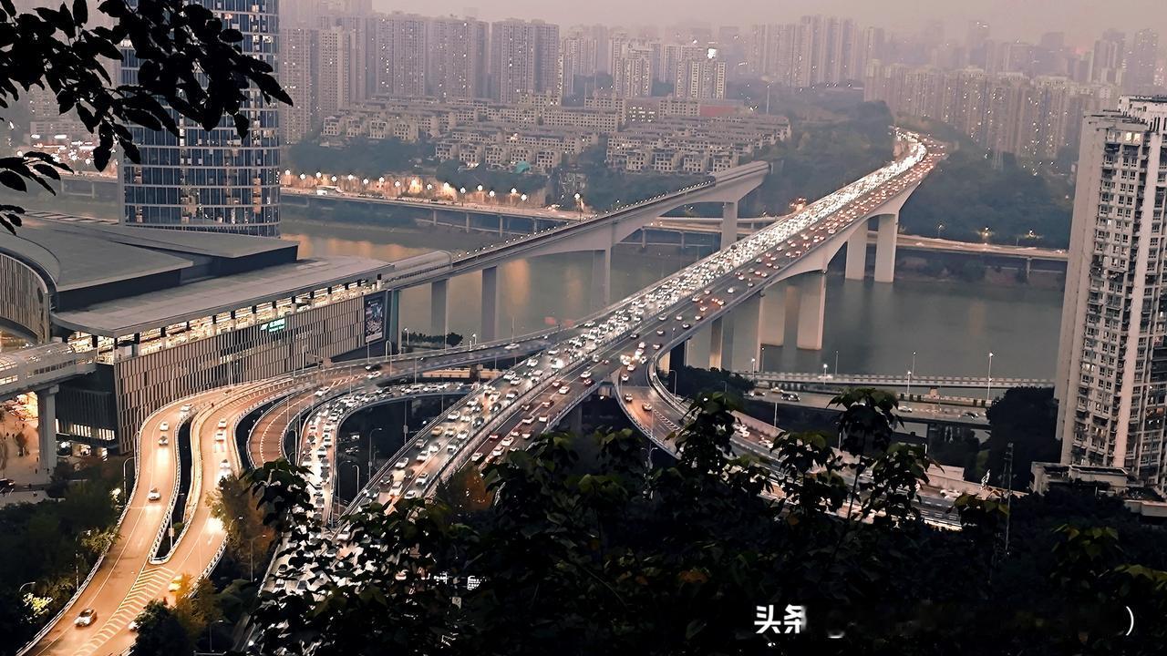朋友来重庆玩，点明想逛半山涯——悬崖步道，我说你真的是懂行！沿途景色看图就知道有