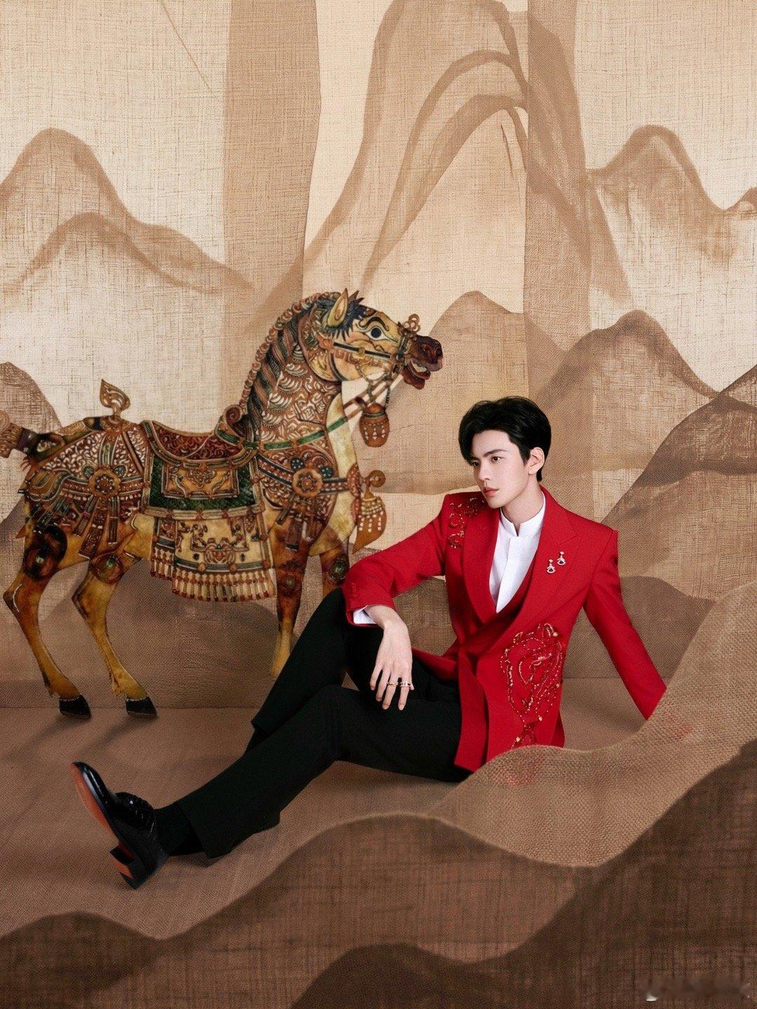 毕雯珺春晚出图把马年玩明白了 毕雯珺这春晚图绝了！大长腿超吸睛，顶配颜值与马年适