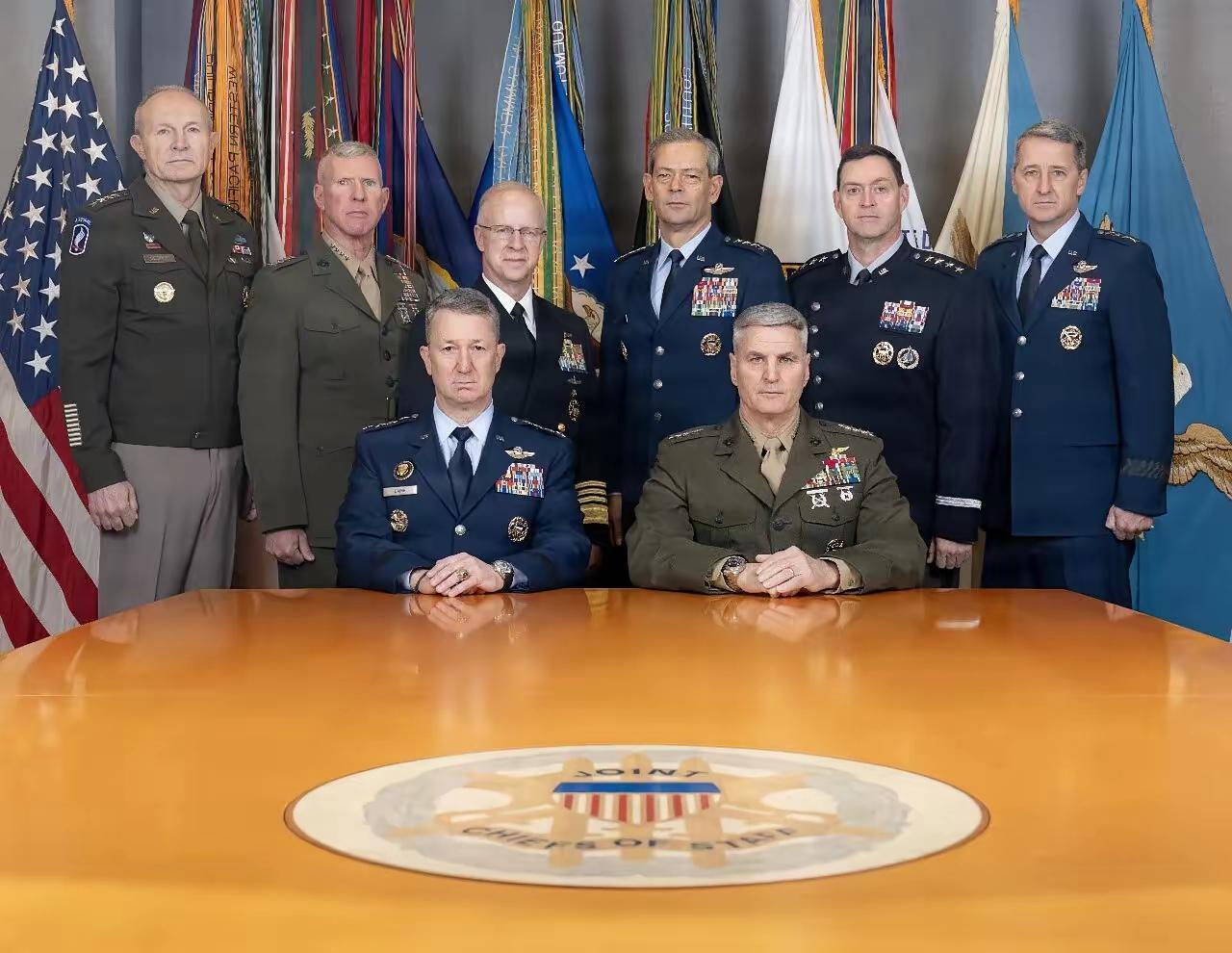 在1月5日，美国参谋长联席会议公布了包括由主席、副主席、五大军种主官及高级士兵顾