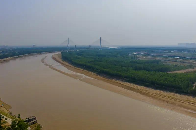 汉武帝奇葩日常：黄河搬木头、厕所聊国事

一代雄主竟有荒唐癖好！黄河决堤，武帝亲