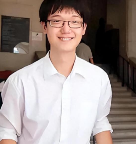 “我不上清北，我就要去美国！” 北京高二男生拒绝保送清北，转而申请美国十一所名校