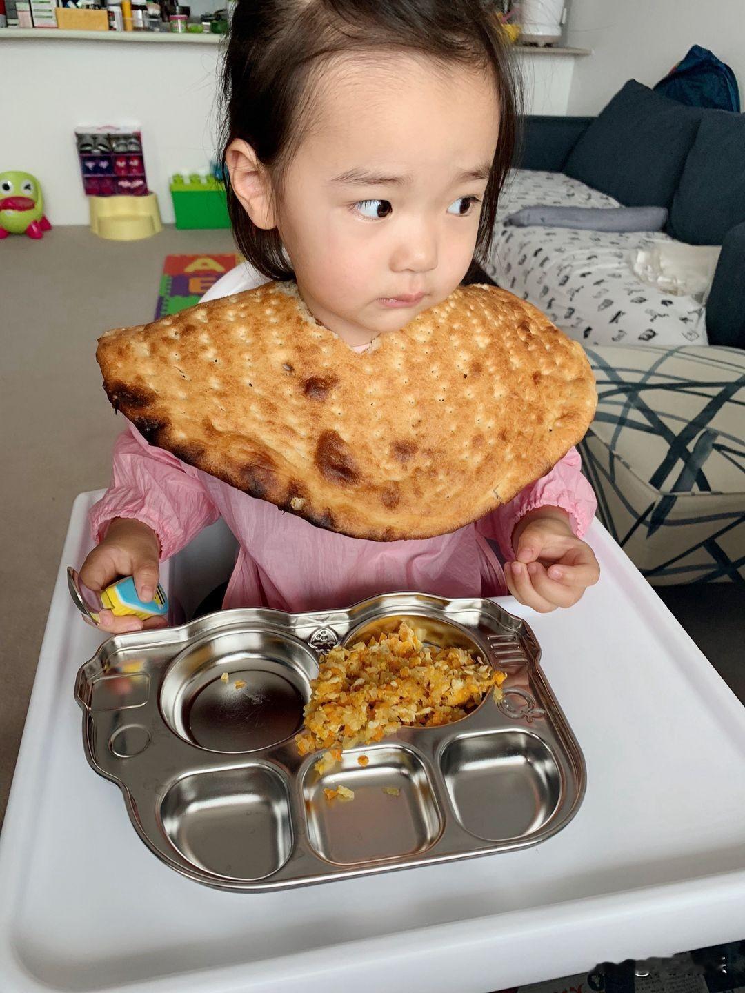 董璇晒出
小酒窝从小到大的
照片记录！酒窝绝对是
妥妥的越长大越好看类型小酒窝成