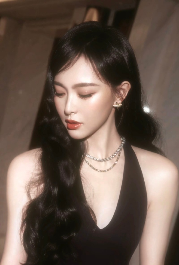破葫芦跟过季高定也很馋唐嫣的Fendi地广跟Tiffany大珠宝吧唐嫣唐嫣[超话