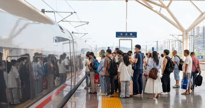 “湘超”决赛，长沙南站加开“球迷专列”！