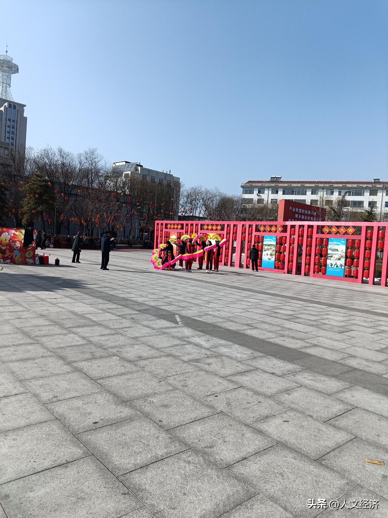 十五的月亮，十六圆。元宵节赏灯后，还要十六结。
伴随着一年一度的元宵佳节，昨天是