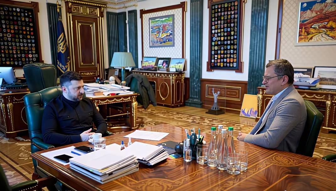 库列巴又要出山，
泽连斯基与库列巴交谈，邀他重入团队，

这次人事大动，年轻活力