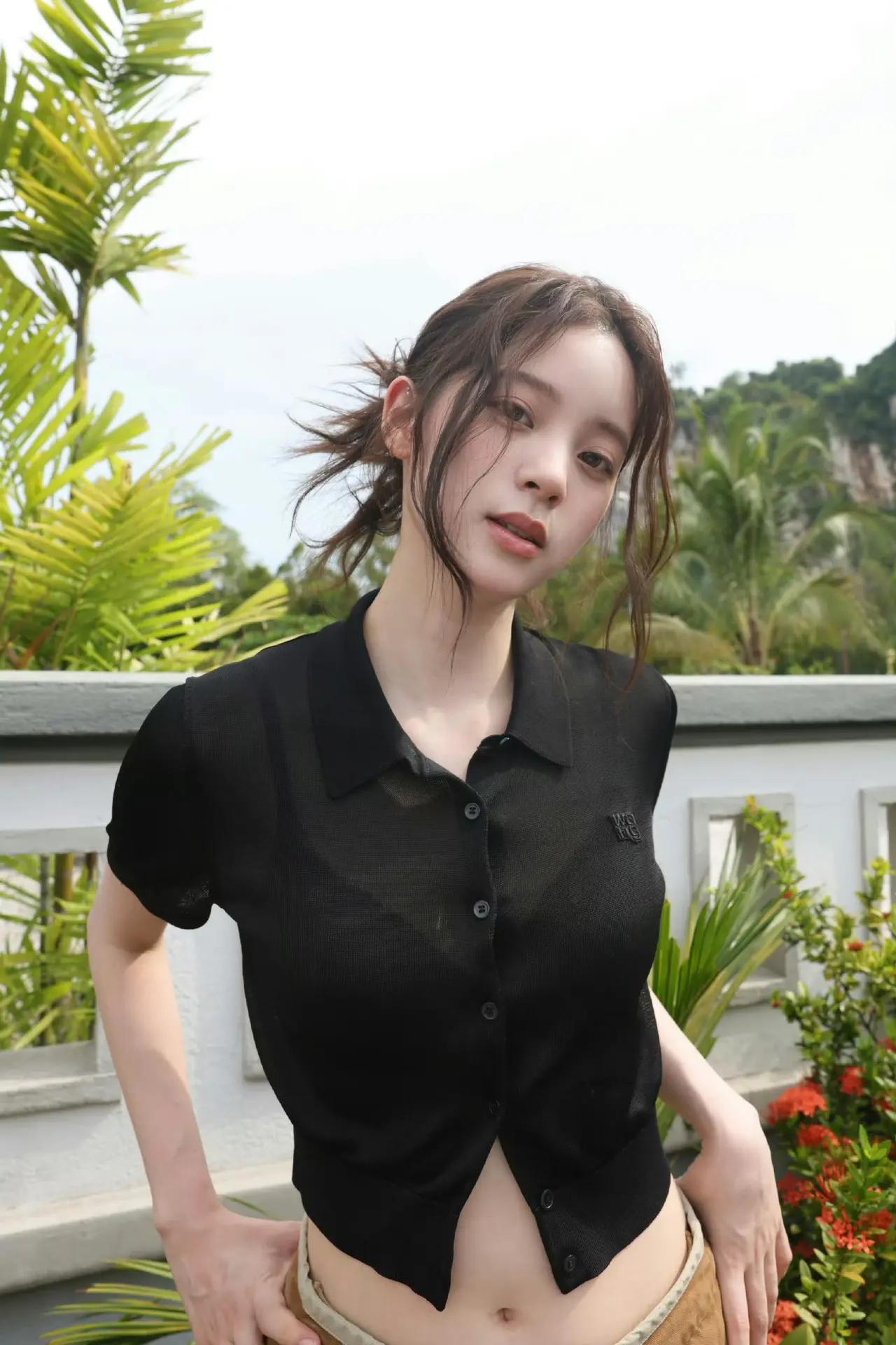 欧阳娜娜[玫瑰]，确实是越来越…“成熟”了[灵光一闪]