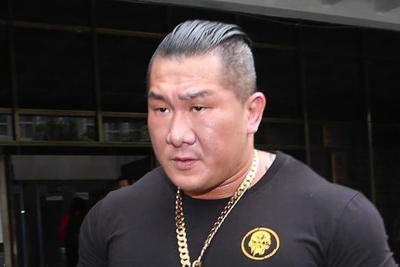 内蒙牛肉干有多香？
看看馆长反应就知道了


内蒙古牛肉干确实特别好吃
馆长用外