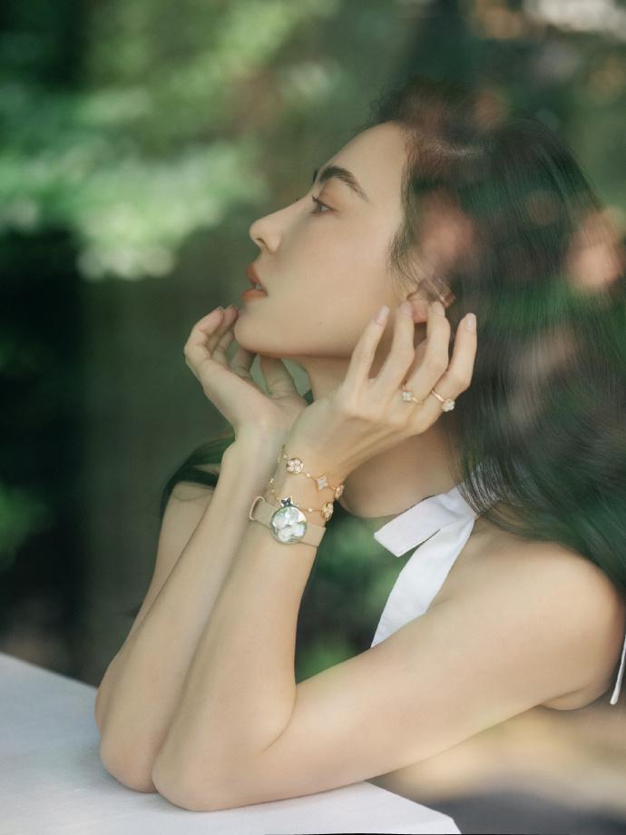 什么样的美人算是东方美人
张柏芝以从容姿态，聆听生长的声音！