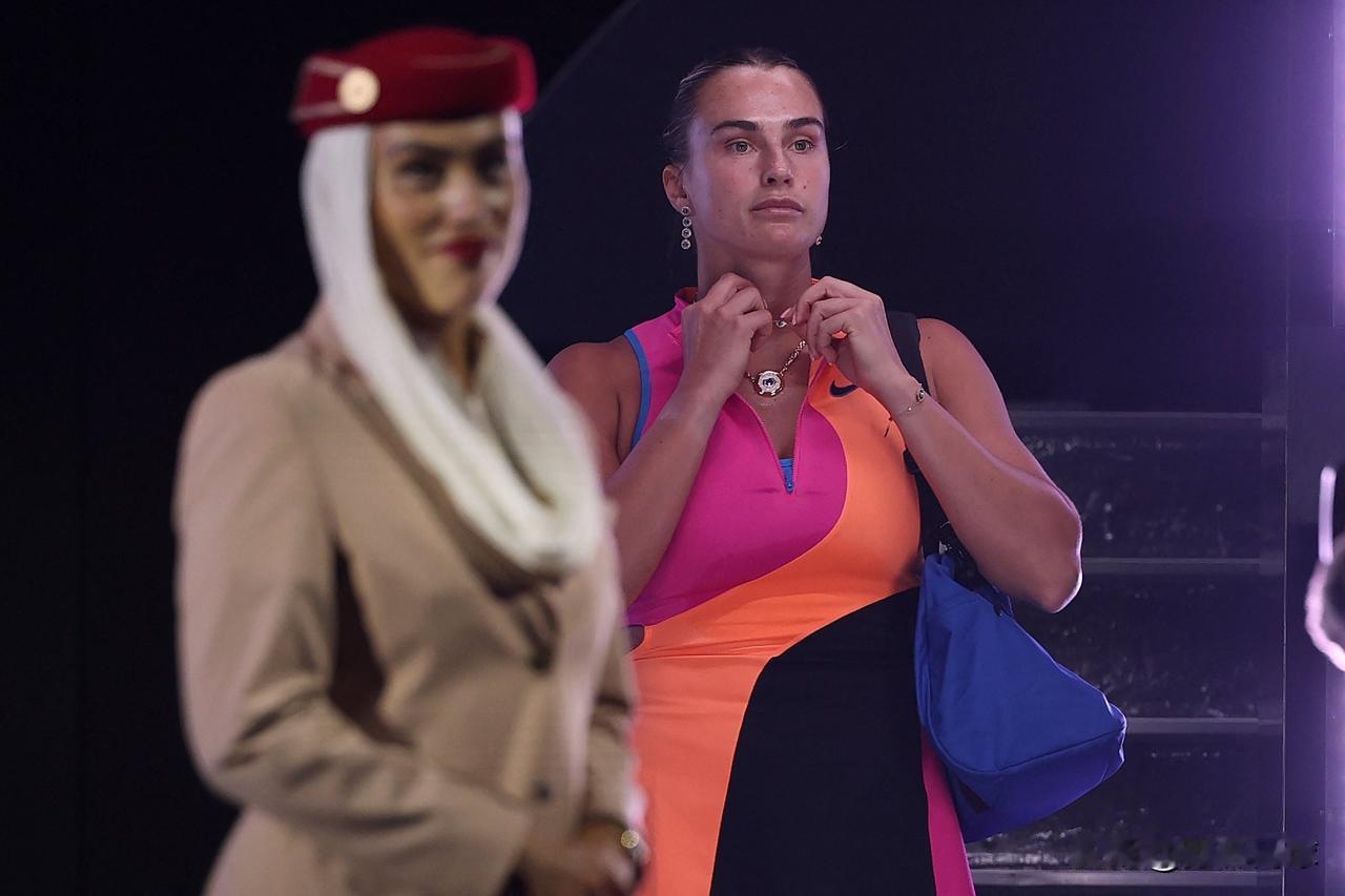 萨巴伦卡6-2斯维托丽娜
第一盘世界第一轰出19个制胜分。
势不可挡。
继续两盘