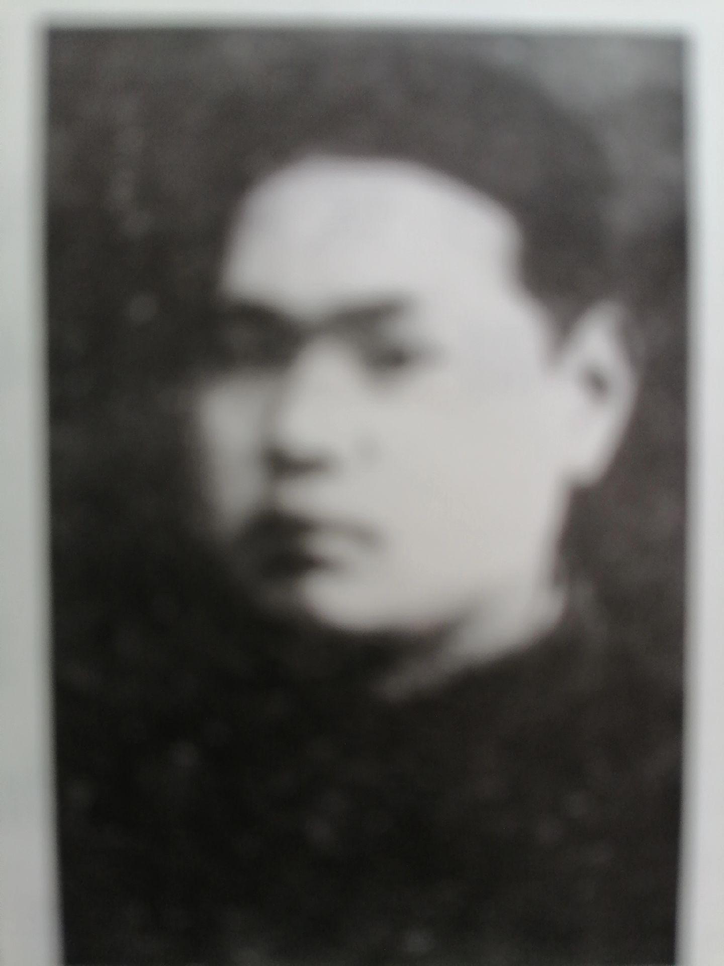 《中共巩县县委书记：苑春芳》      苑春芳（1921—1985）...