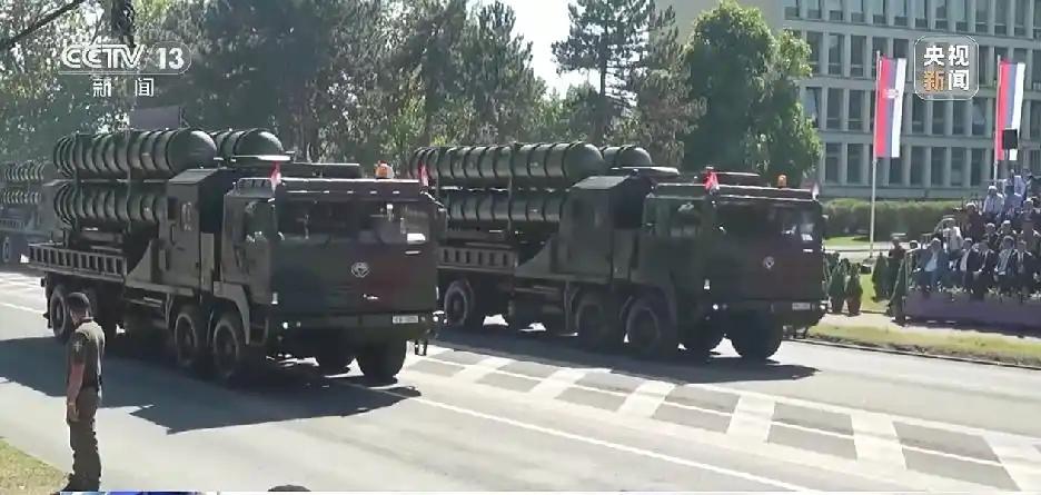 塞尔维亚大阅兵，大量中国导弹出场，武契奇称：现在没有人能打败塞尔维亚了。

塞尔