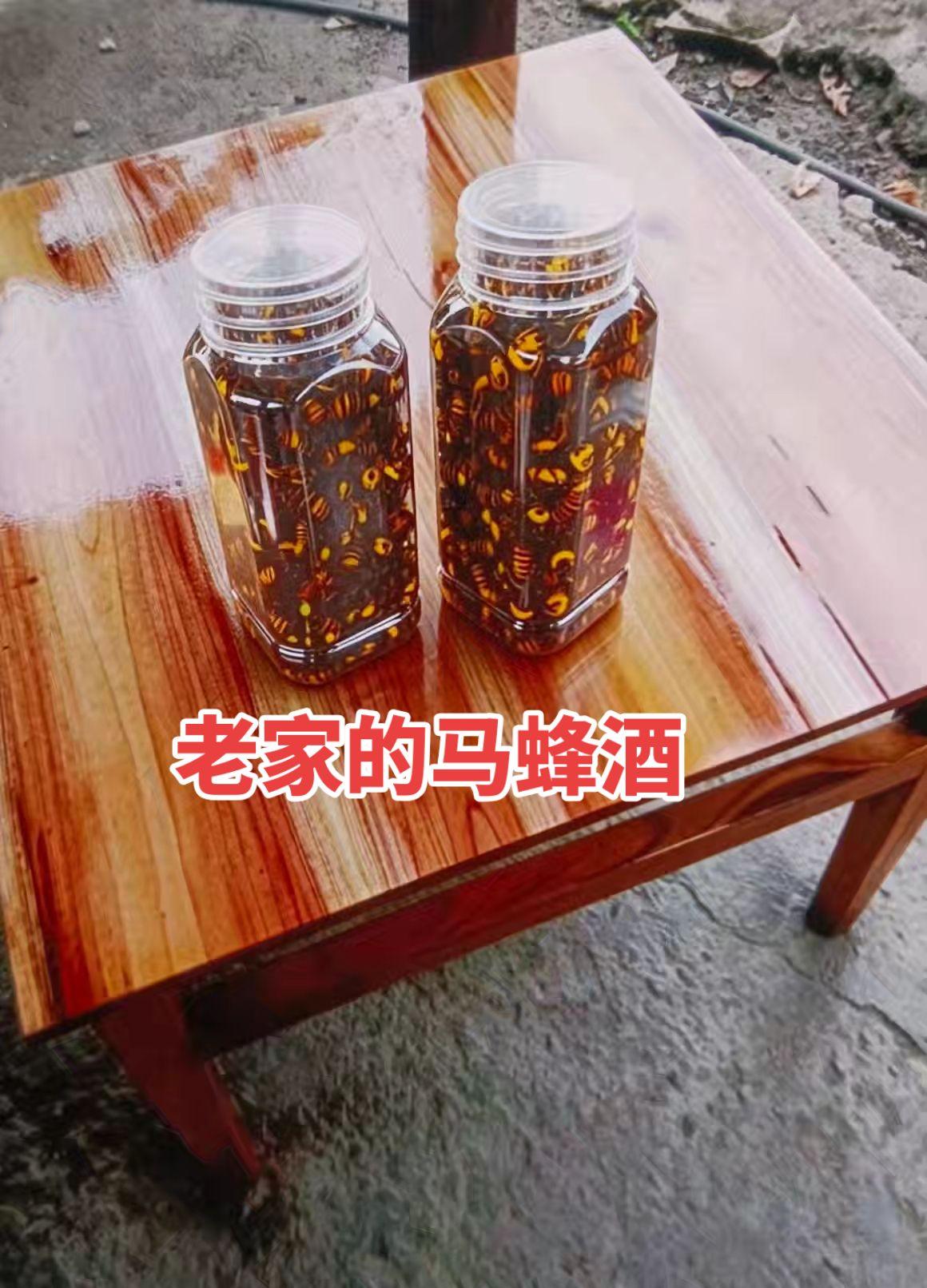 我这里山上有很多的马蜂，村里很多乡亲都去捉来泡酒，很多外地人也过来我们这里捉马蜂