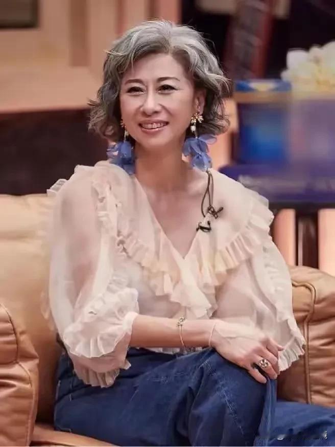 做过医美整容和没做过的，老了之后对比很明显啊，看看叶倩文和刘晓庆的面容和状态，简