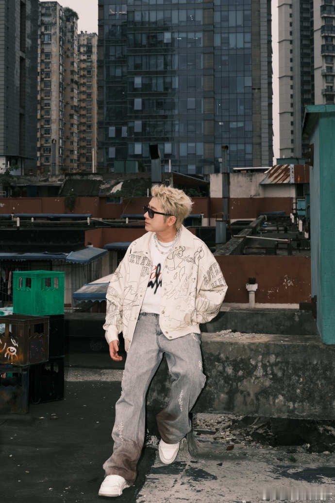 王以太工作室澄清声明此闪火非彼闪火 在注意力经济时代，艺人的名字即是招牌。王以太