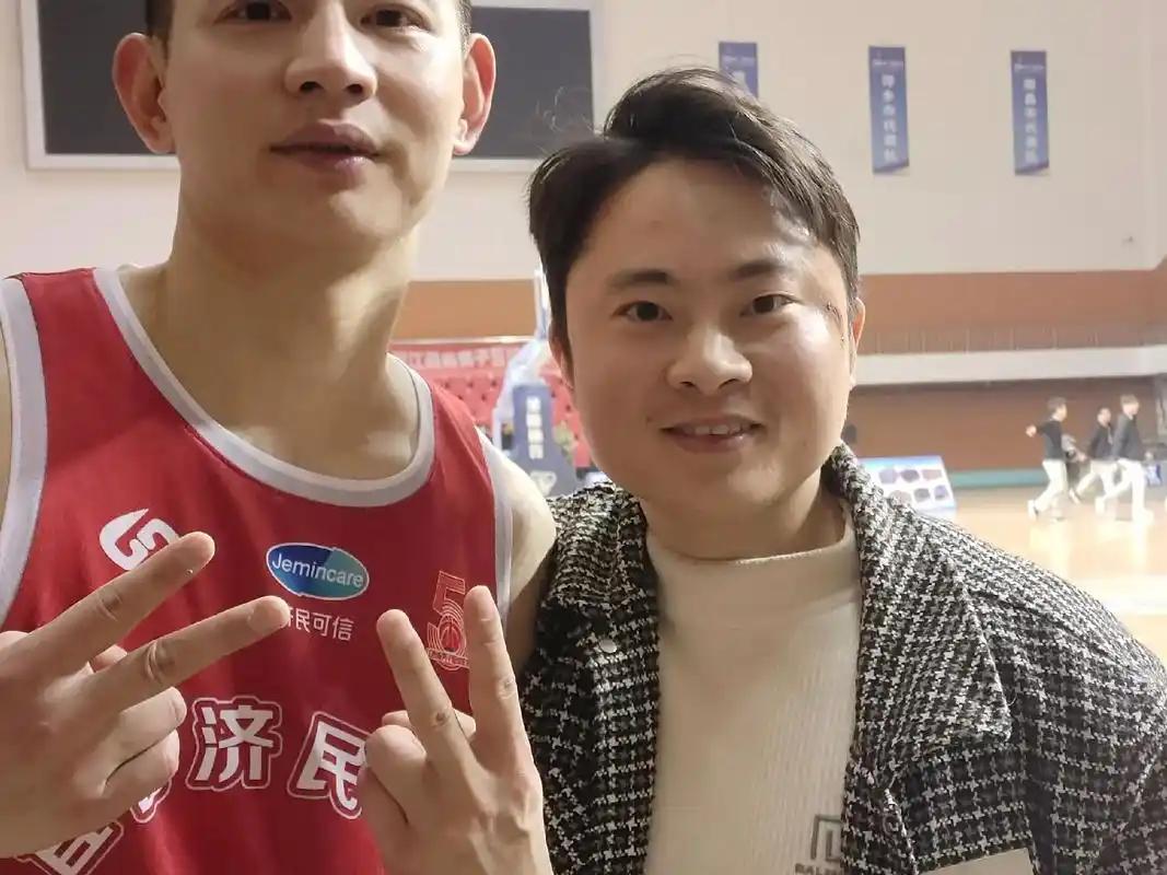 33分钟扔进28个三分，这到底是什么概念？江西球王杨志军不仅射程覆盖三分线外一步
