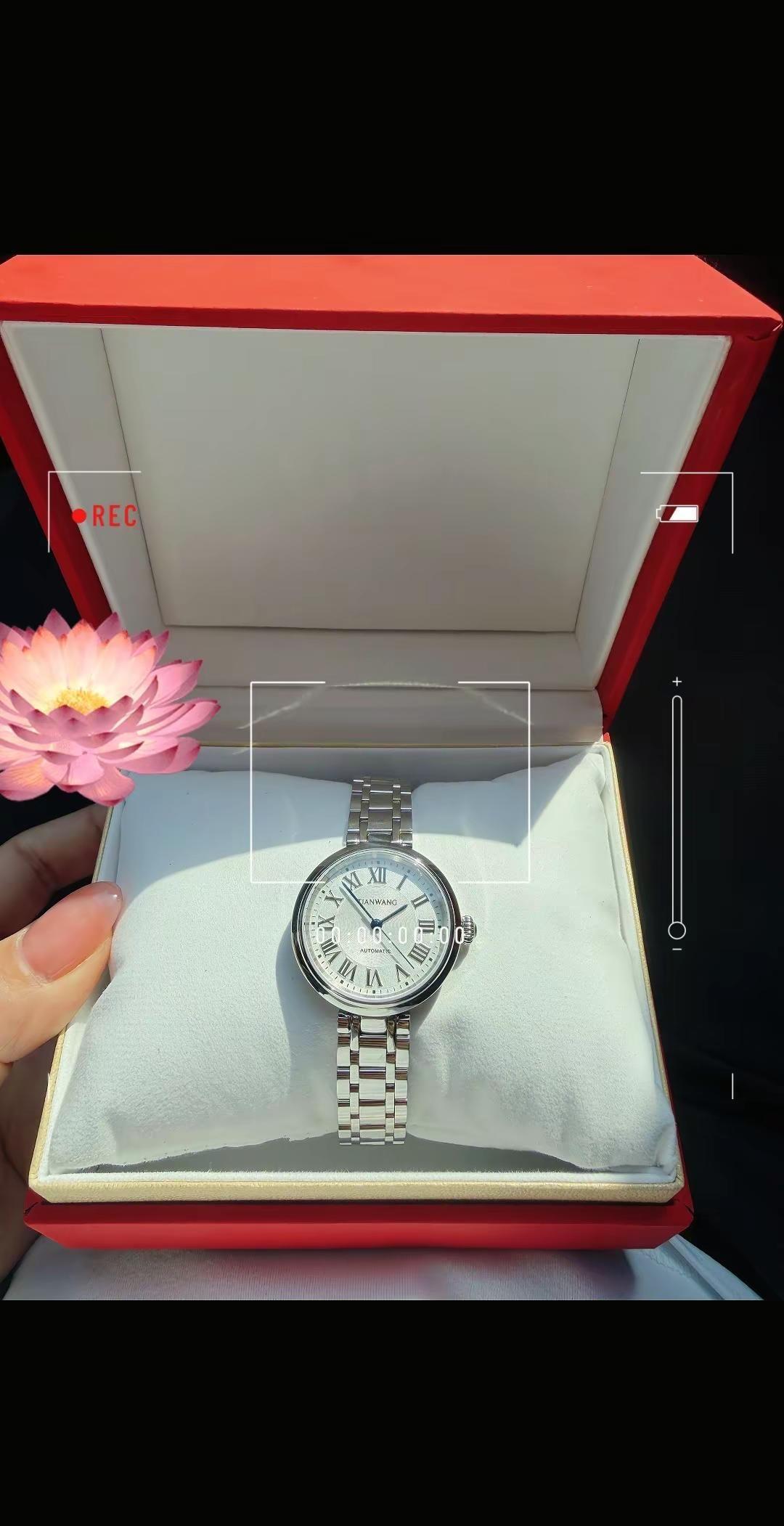 亲爱的老己 希望你在新的一年里  顺顺利利 开开心心  永远幸福平安！下个目标买