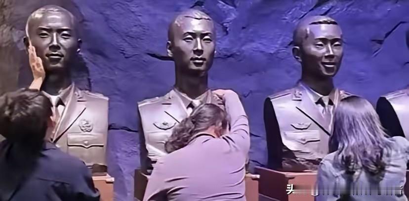 军博展厅里的无声痛哭，是全中国人最心疼的画面。2026年5月10日，中国人民革命