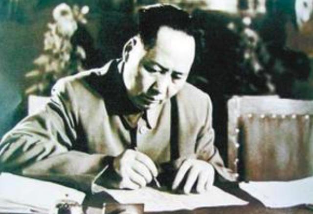说毛泽东不是神？对。但毛泽东也绝非普通人！这从四渡赤水这场巧妙天成的战役中就可以
