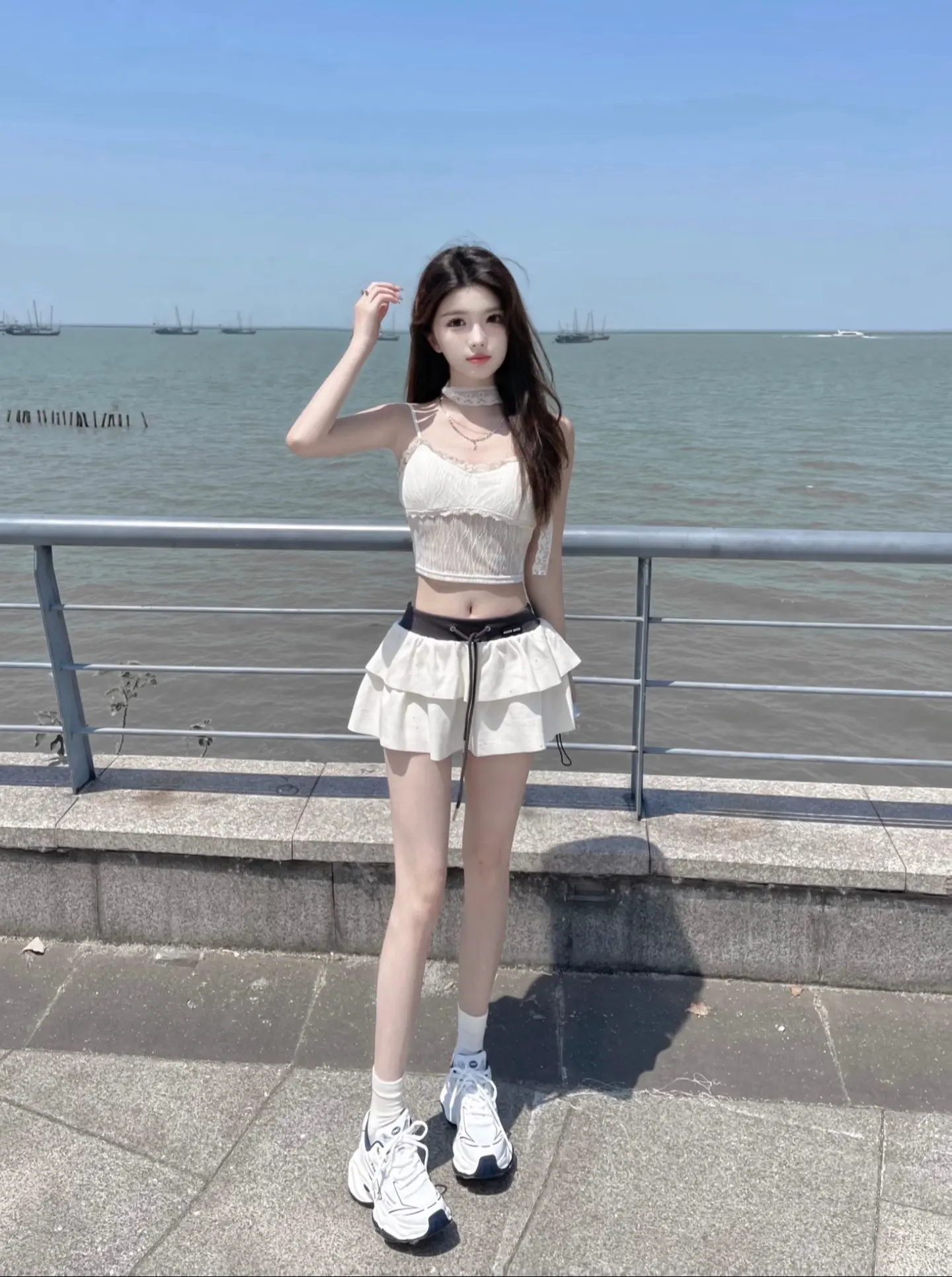 我是一个爱表演爱玩烂梗爱讲无厘头的小孩 如果有人愿意愿意做我的捧场王 那我会感到无比幸福