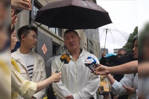 馆长今日参访四行仓库，表达了对中国遭受列强欺凌深有体会，也坦承自己理解了为何大陆