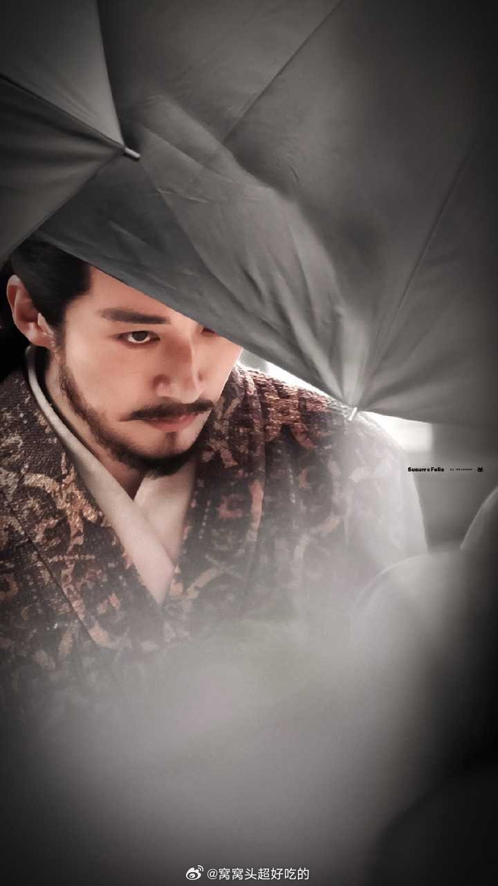 刘学义江山大同造型跟以前的形象完全不同，粗汉帝王演起来也拿捏的很好，看了这个形象