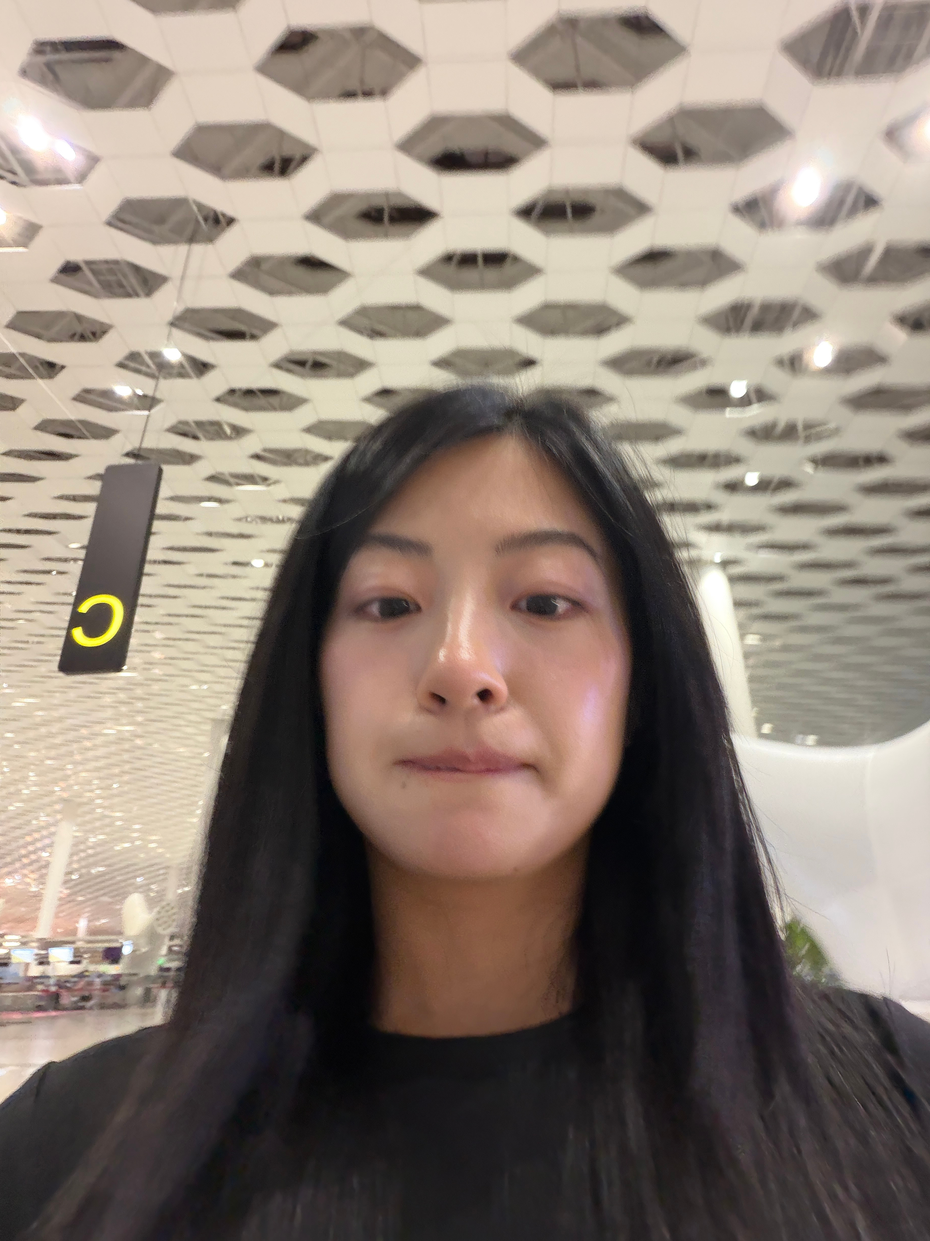 给田小弟送上飞机了回去的路上我绝对要哭，以前都是某人在那个固定的柱子接我，刚刚我