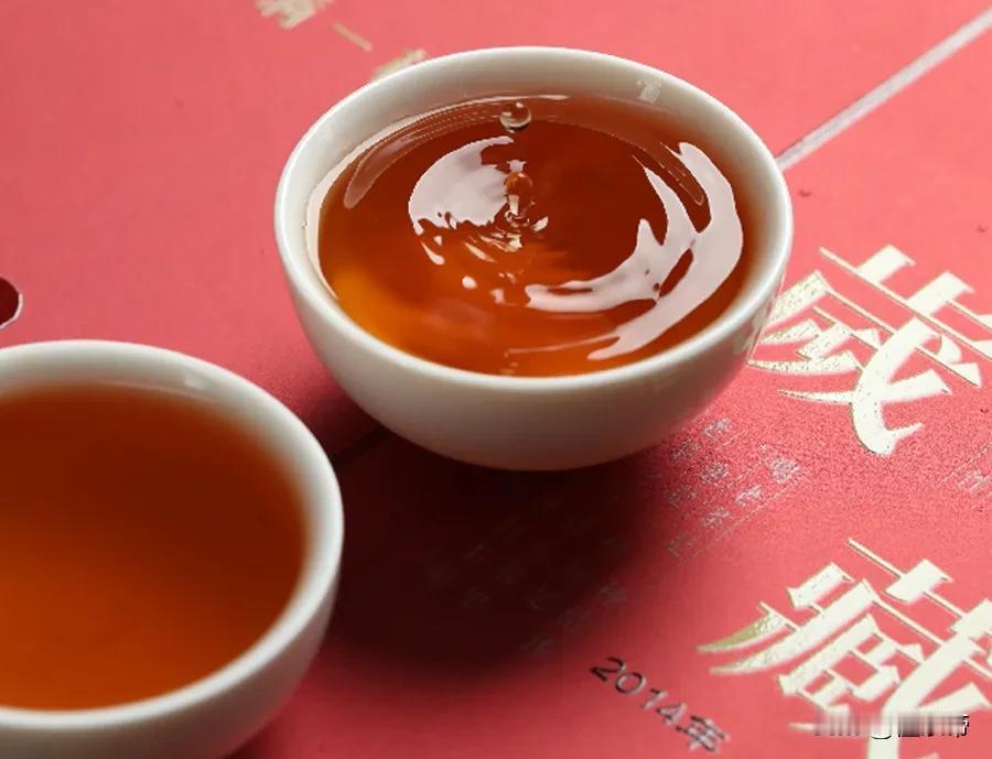 喝茶后饿得快＝刮油、减肥？

喝茶后感觉饿得快，是茶对胃肠起到了作用，在茶多酚、