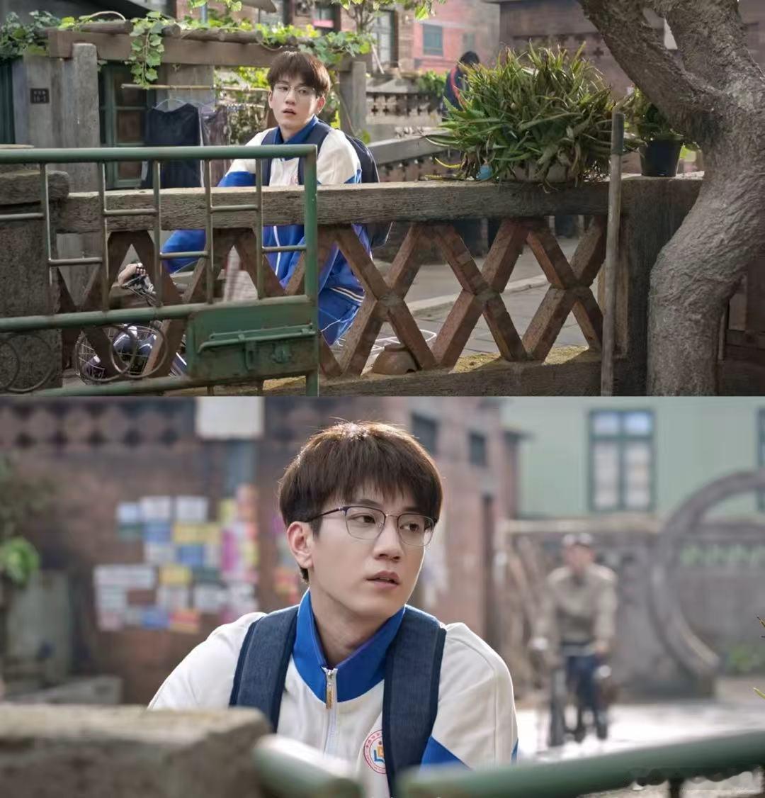 有王子奇这样的同桌我高低暗恋三年生逢其时王子奇饰演的曹信校园氛围感拉满，成绩优异