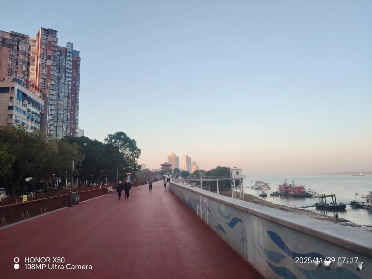 11月29日长江岸边晨练打卡