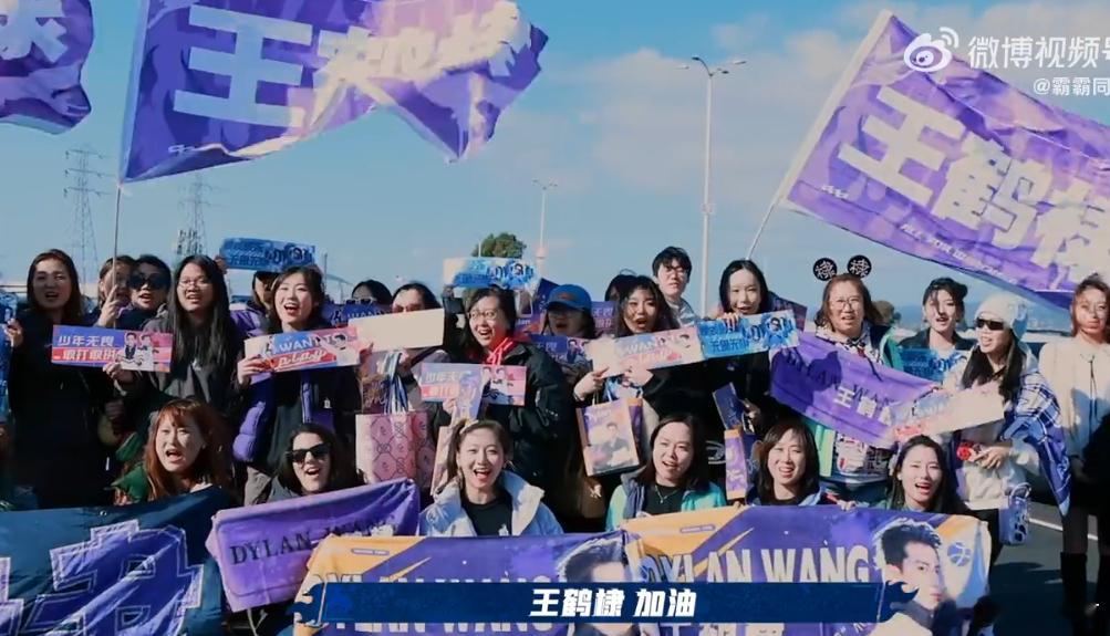 王鹤棣 热爱从不说慌王鹤棣心中有热爱，眼中有星辰，每一份认真都纯粹，不藏不掖，坦