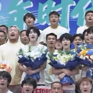 这两个人怎么这么帅这么美呀，2009很好！ 