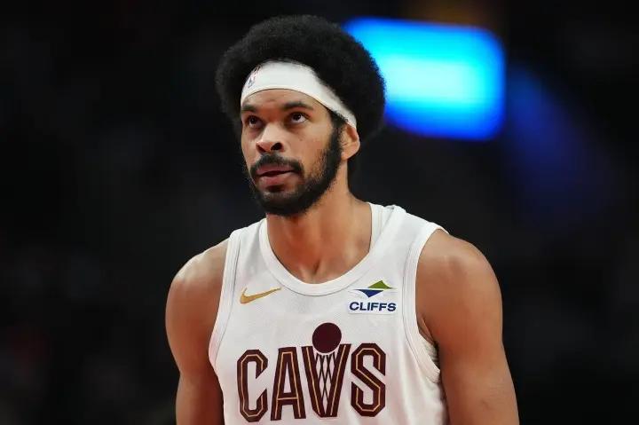 恐怖如斯，米切尔10中1得6分，骑士队暴打热火，一度领先36分！

完全体的骑士