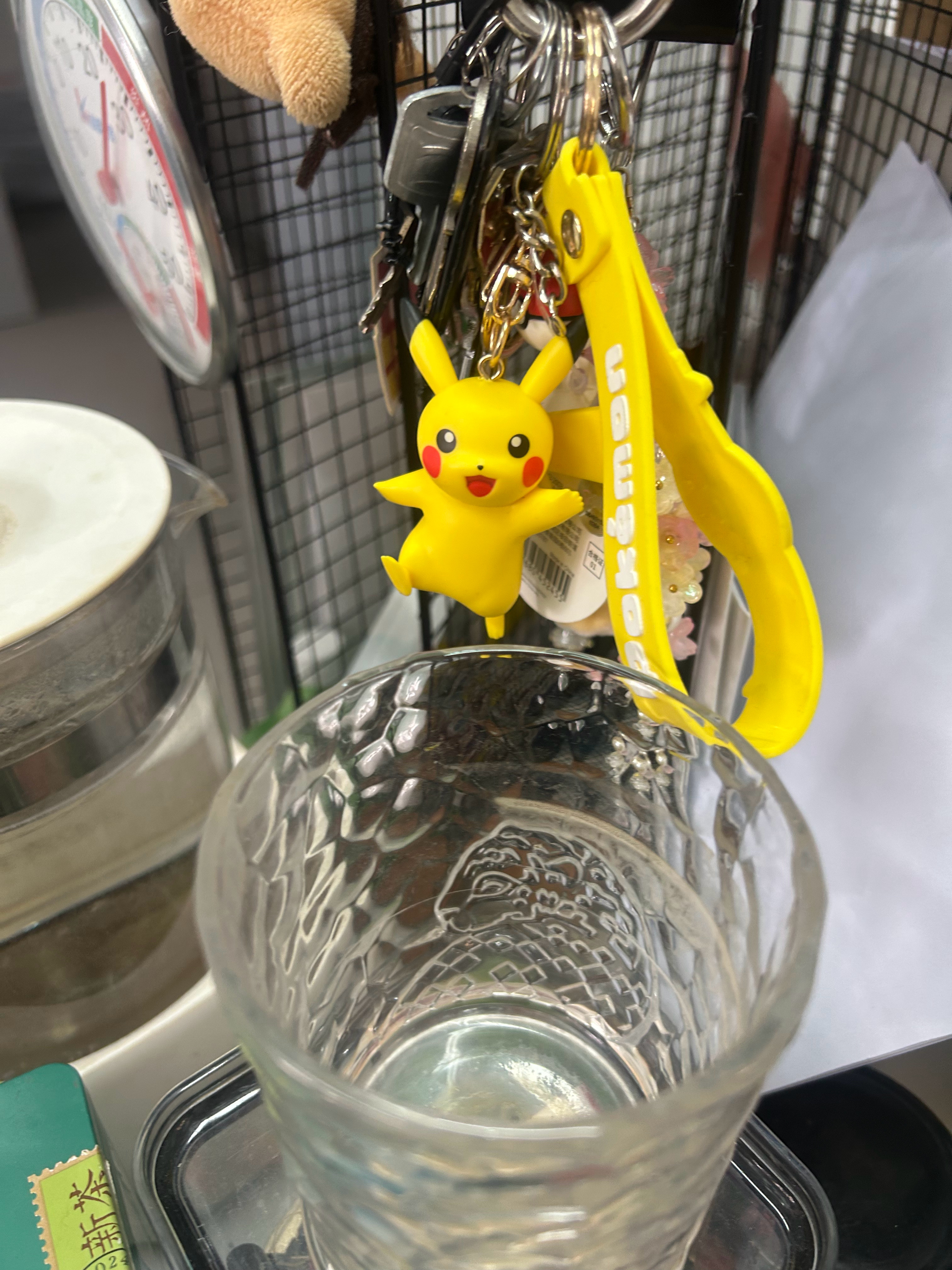 他送给我的，还有英雄钢笔水钢笔套装还有个水杯。 别打我了 呜呜呜呜 