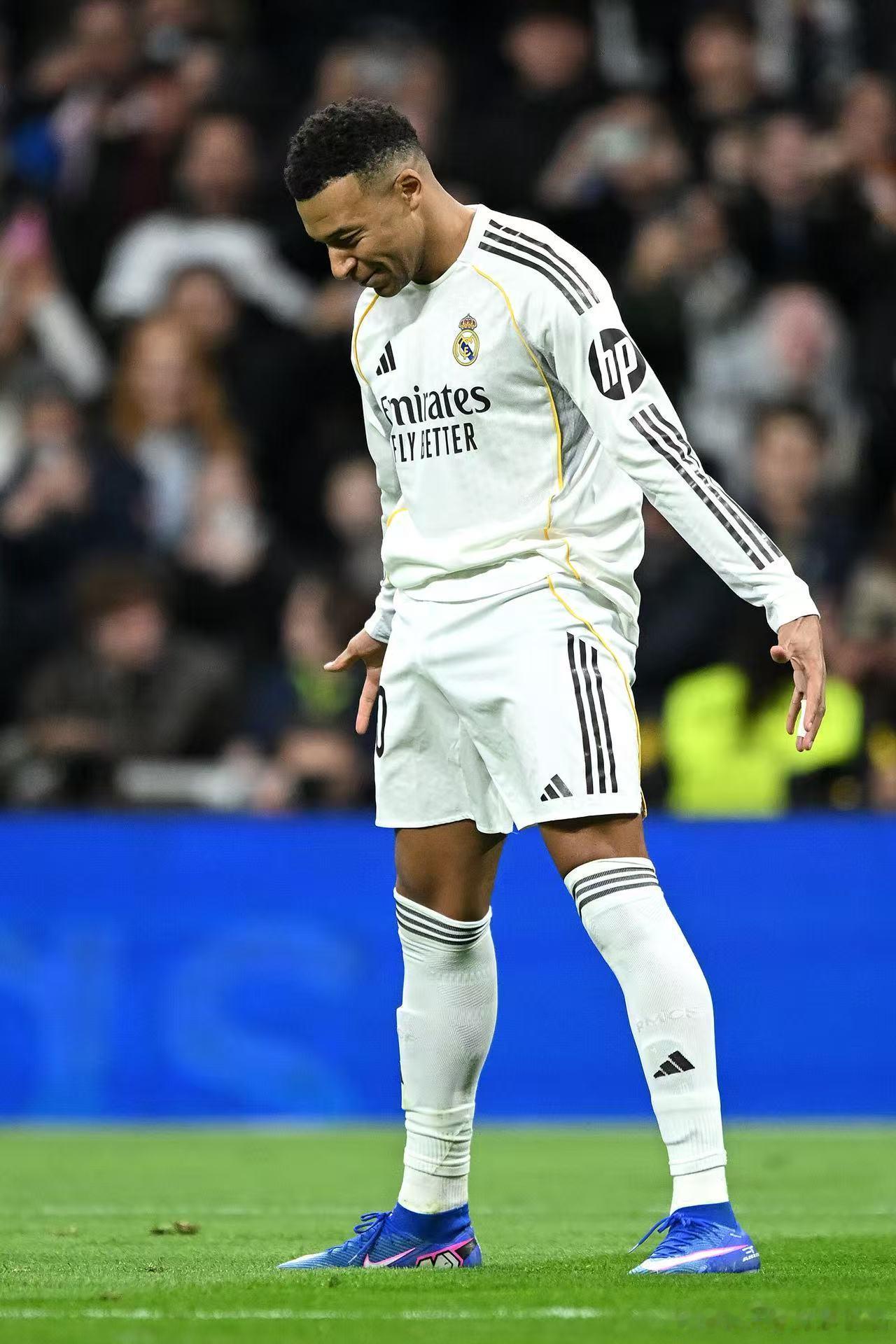 姆巴佩距离C罗纪录还差3球 单赛季14球！姆巴佩已经刷爆射手榜，但距离C罗的纪录