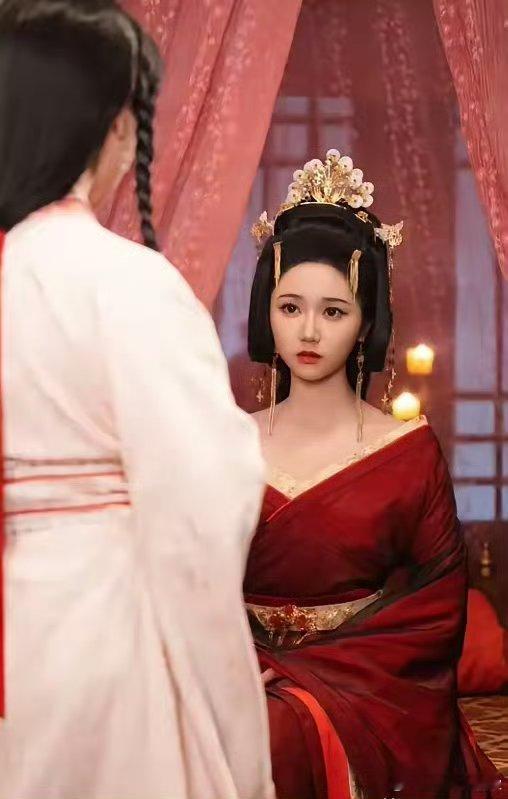 短剧的崛起不是没有道理，这妆造都赶得上长剧了… ​ ​​​