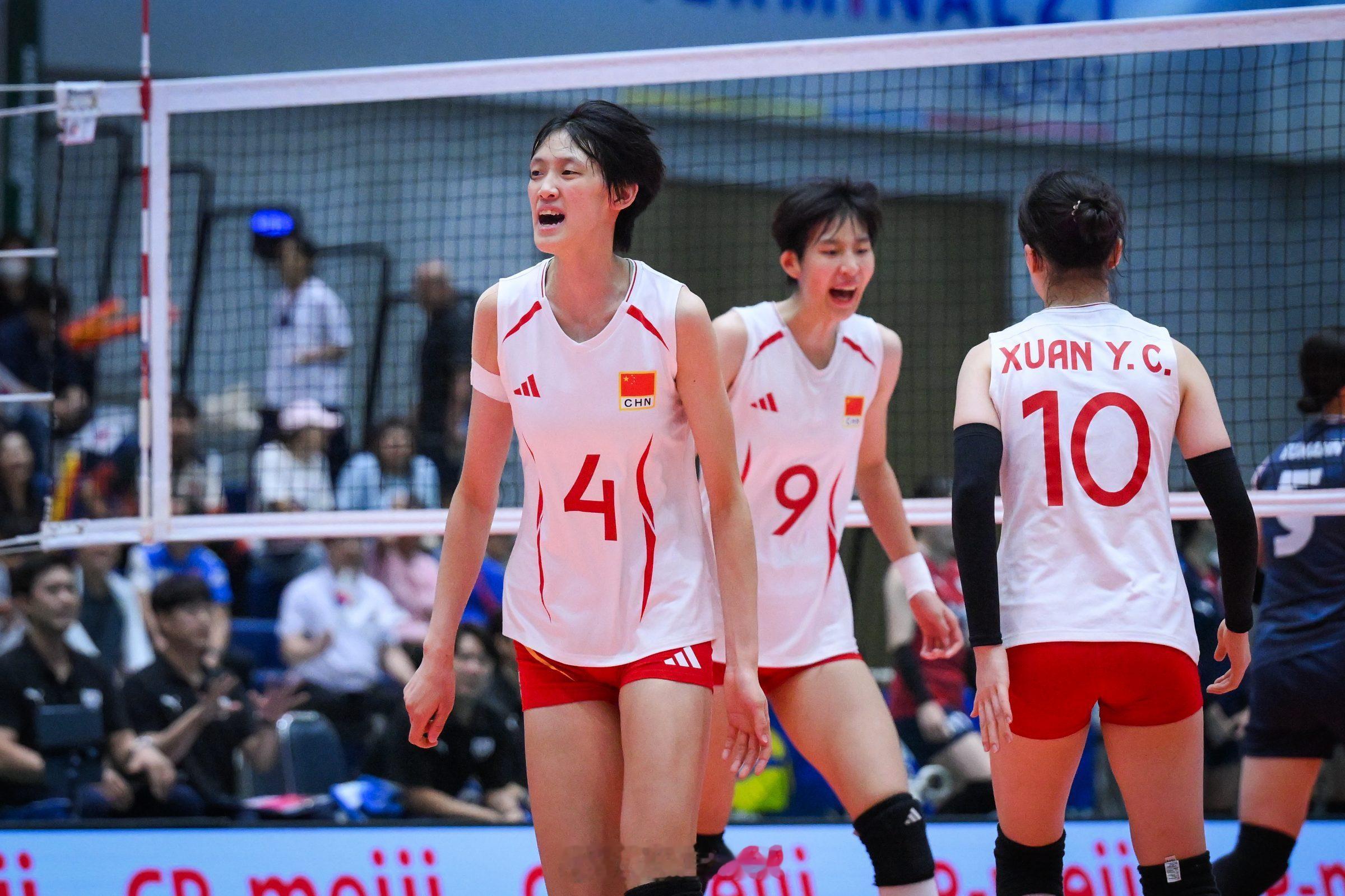 中国队夺得u18女排亚锦赛冠军 恭喜中国U18小花们卫冕成功，赛事六连胜，只在8
