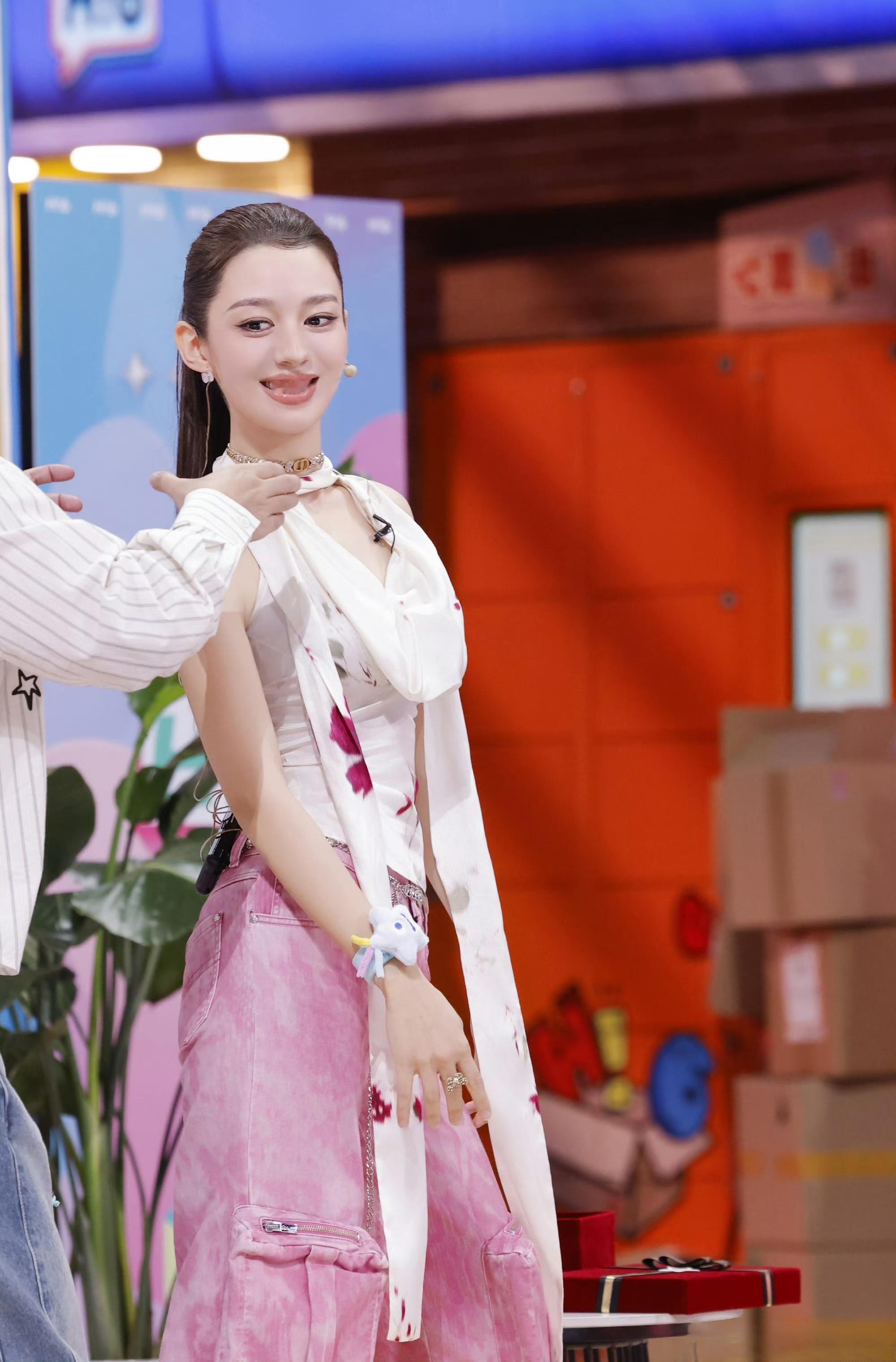 吉娜爱丽丝 你好星期六 ​​​