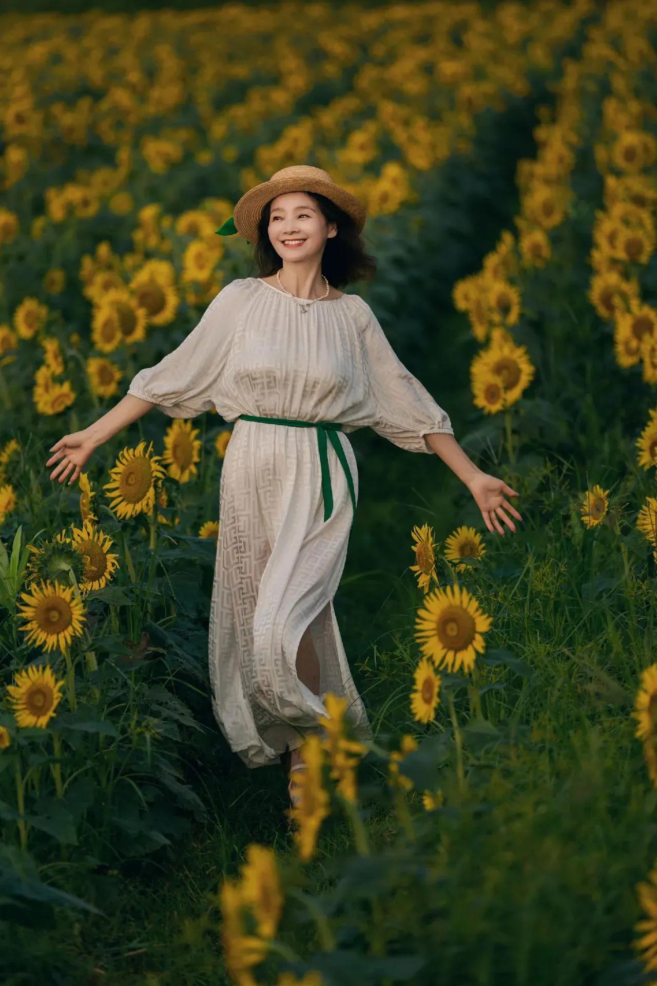 一个女生想要躺赢，一辈子命好，有一个秘诀：精神上不受力。

什么意思呢？男人无论