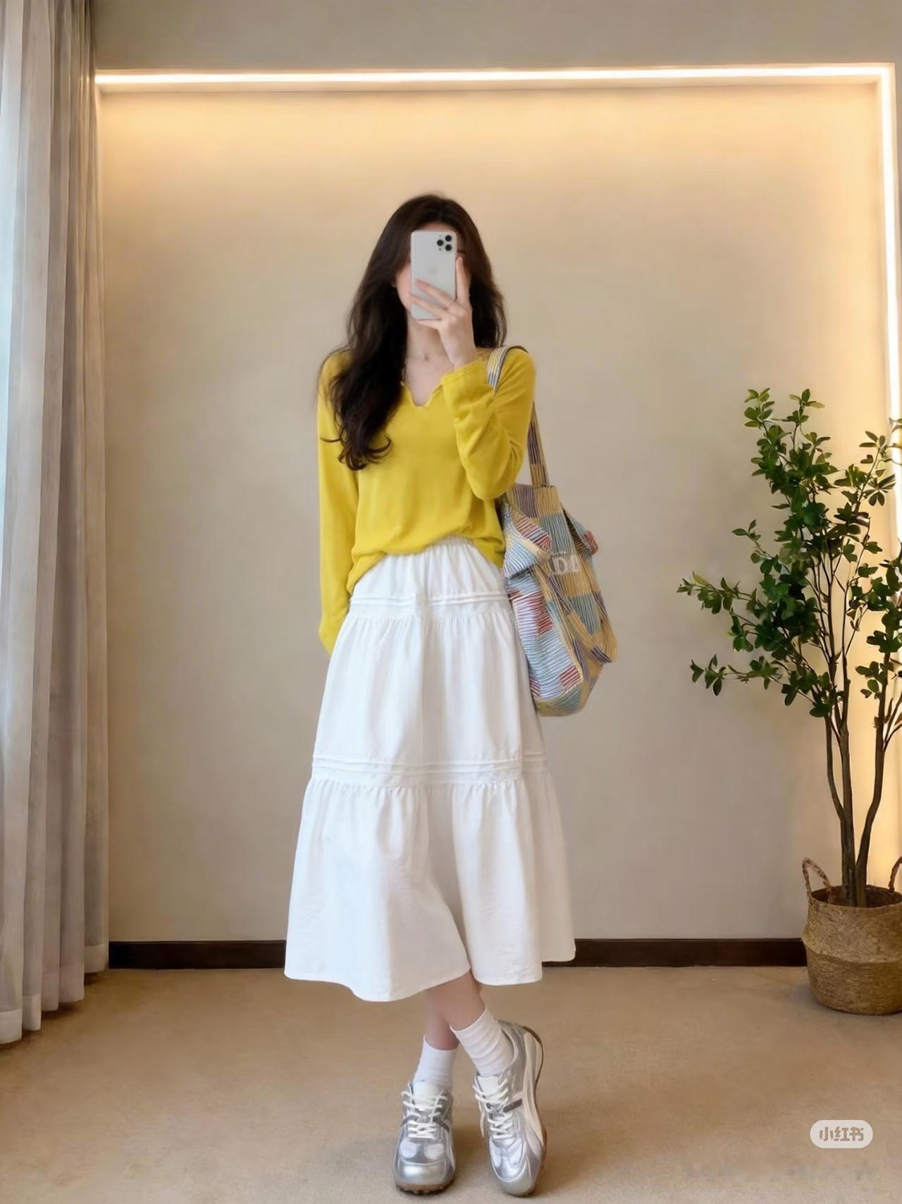 梨形天菜！6 套白半身裙露营穿搭遮肉显瘦🌿

姐妹们！露营穿白色半身裙真的巨出