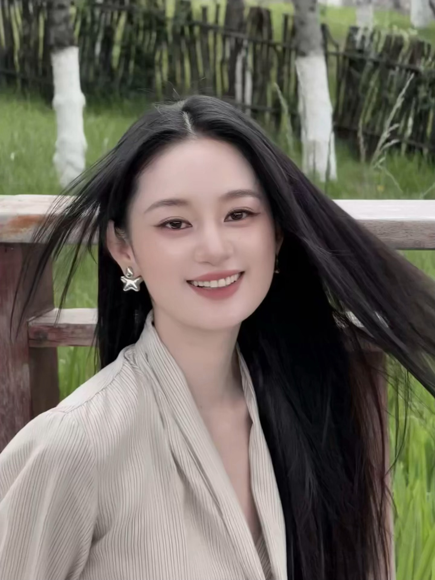 郭晓婷 高知姐姐来九寨沟了 褪去浮华尽显底蕴，人景相映格外和谐，这样沉静美好的模
