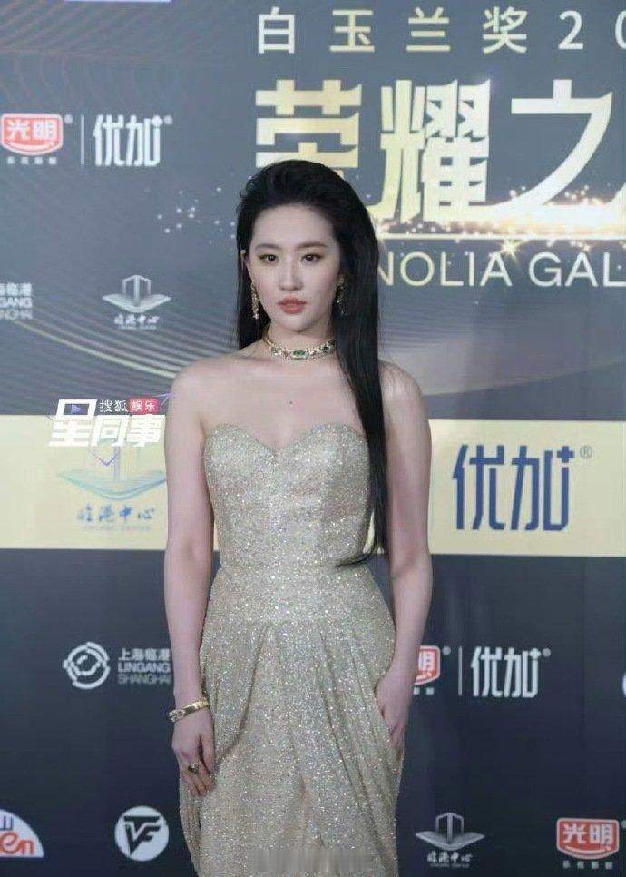 刘亦菲一天两场活动刘亦菲一天参加两场活动 连轴赶场却零失误，刘亦菲在白玉兰和LV