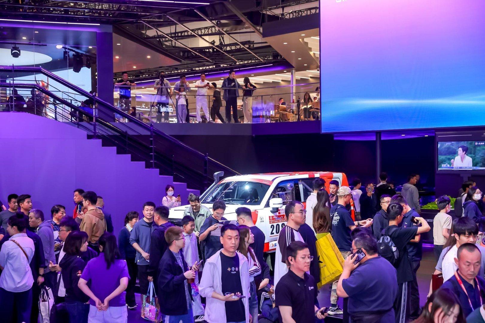 这次北京车展，长城直接放大招了！全新环塔战车首度亮相，三台坦克赛车全都换上新涂装