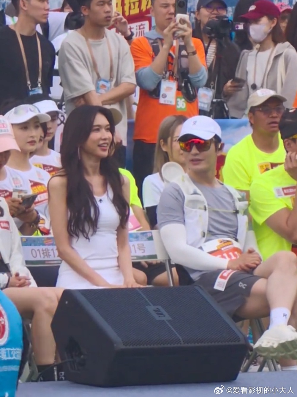 黄晓明林志玲牵手 黄晓明林志玲台下牵手，哇塞哇塞好友许久未见黄晓明林志玲台下牵手