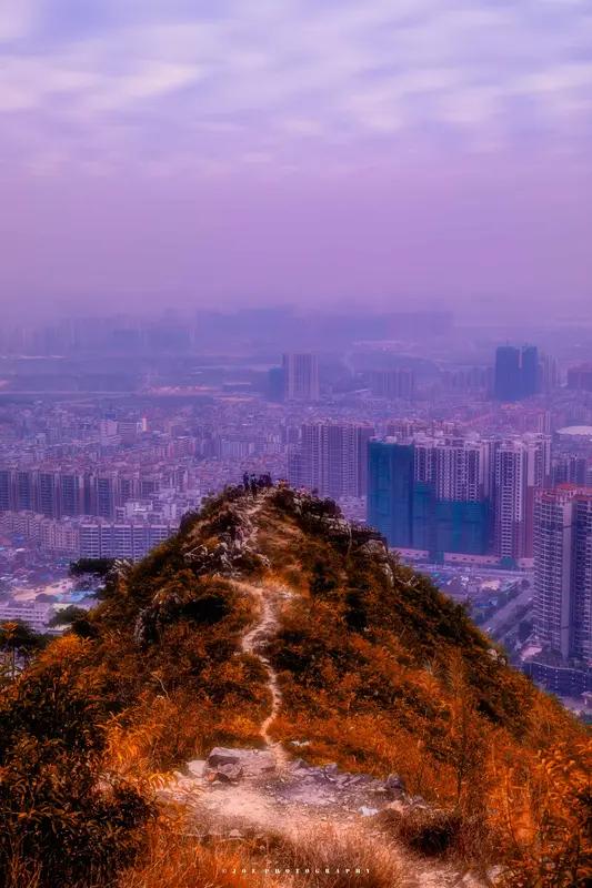 一大早，就被宿舍的姐妹豁楞起来了，今天要去杭州北高峰去拜财神庙。

我们一行五个